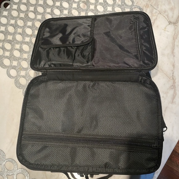 Large Makeup Suitcase​​ - Picture 5 of 10